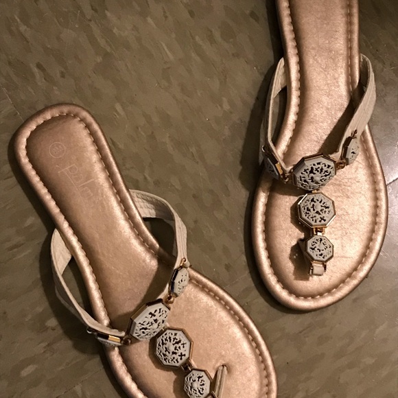 Sandals - Picture 1 of 2